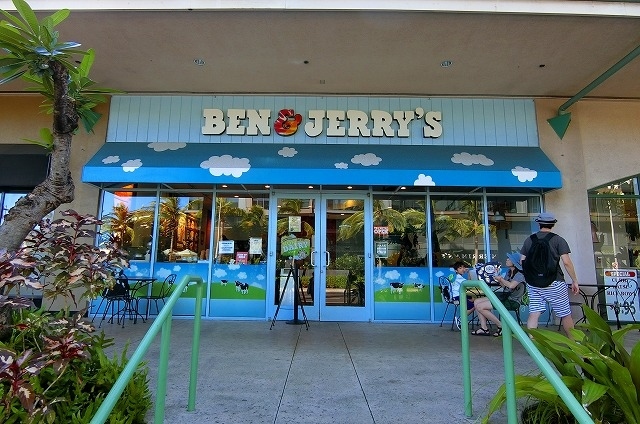 歩いていると・・・近くに<br /><br />ベン＆ジェリーズのお店発見！！<br />最近日本のスーパーでも見かけますよね(^^)