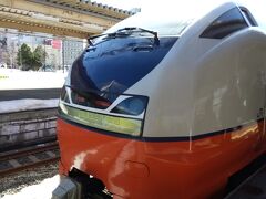 青森駅まで一駅は特急つがる

特急つがるの自由席は新青森ー青森間は乗車券のみで乗れます。
まあ特急乗れるパスだけど。