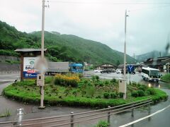 ■道の駅「木曽川源流の里きそむら」（やぶはらバス停）
やぶはら高原で採れた野菜を中心に、おみやげ、工芸品（お六櫛）、お酒（どぶろく）などを販売しています。 

・道の駅「木曽川源流の里きそむら」
　https://www.genryu-no-sato.com/

■藪原宿（木曽郡木祖村）
中山道35番目の宿場。伝統工芸品「お六櫛（おろくぐし）」が特産品。