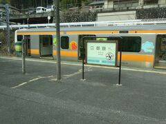 平日昼間は、この駅で電車がすれ違うパターンダイヤになっている。