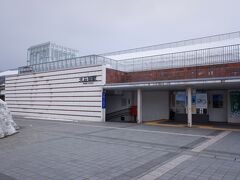 　新幹線も止まる大石田駅に到着、何気に除雪された雪の山の高さが半端じゃないです。