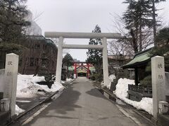 善知鳥神社の前を通過。