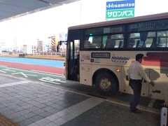 1時間半ほどで福岡空港に到着