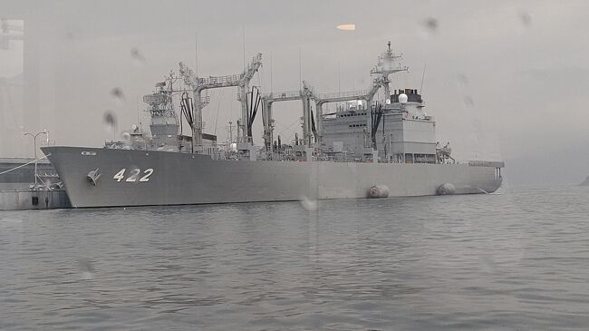 雨が強くなってきて戦艦巡りの船に乗ってのツアーどうしょうかと思ったけど  部屋があるっていうから参加した