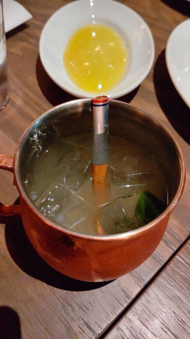 料理が美味しいので お酒がすすむ ２杯目名前を覚えてないけど シナモンのついてきてた  でも美味しかったのは覚えてる