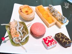 ホテル到着。
当時IHGのスパイアエリート会員だったので、少し待ったらお部屋をグレードアップしてくれるとのこと。
クラブラウンジで待たせてもらいました。