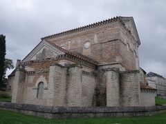 現存するフランス最古のキリスト教建築です。
古代と中世初期の建築様式が残ります。