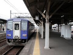 亀山着。(12：09)

関西線は続きますが、ここから先はＪＲ西日本管内となります。
列車も１両のレールバス。