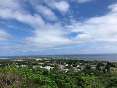 島の集落群を大正池展望台より見下ろす。