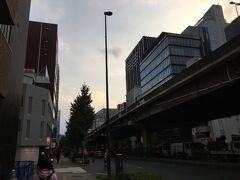 秋葉原駅まで歩いて帰ります。