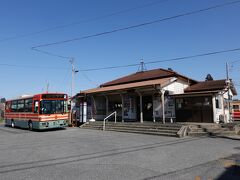 時間があるので駅の周辺をブラブラと散歩します。