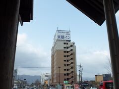 ツアーで指定されていたホテルは
駅の真ん前徒歩１分の東横イン出雲市駅前。

チェックインは１６時。

ひとまず荷物を預けて駅構内のパトロール。
