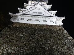 小倉城のライトアップ
お城好きには今ひとつ人気がないお城ですが夜見ると幻想的です。
