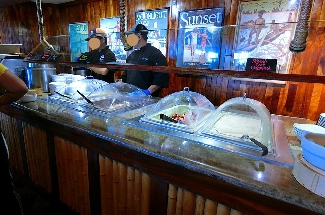 サラダ等もあって・・・<br /><br />