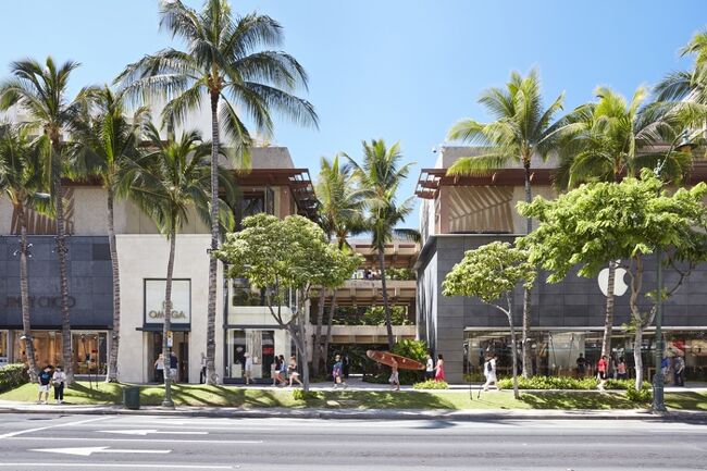 食後はロイヤル・ハワイセンターの中を