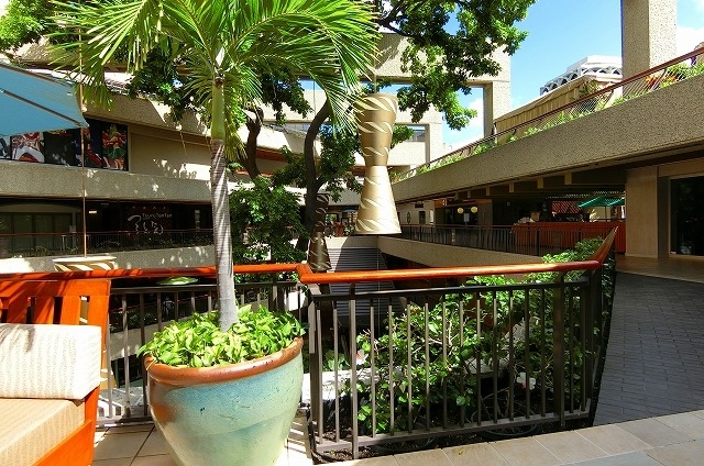 歩いて<br /><br />ホテルへもどってきました。<br /><br /><br />午前中はそれぞれ自由行動(^^♪<br /><br />T君親子は海へ。。。<br /><br /> 