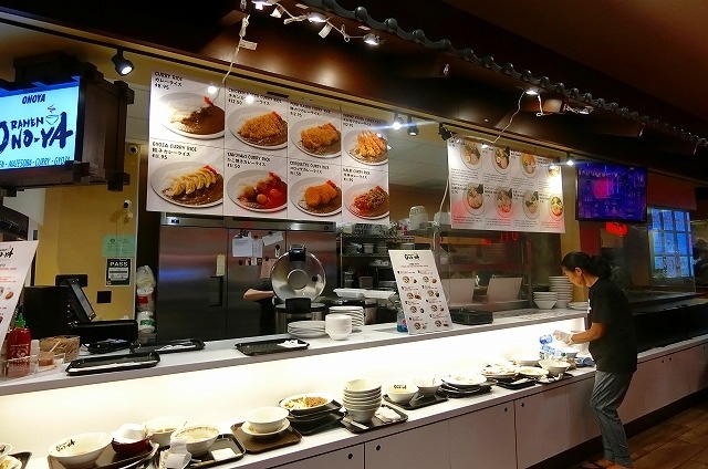 日本食のメニューがずらーっと並んでいます。