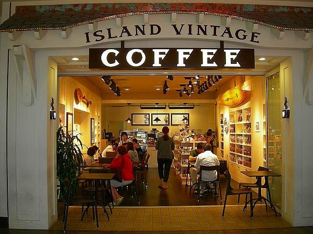 ショッピングの後は・・・ティータイム<br /><br />アイランドビンテージコーヒーで