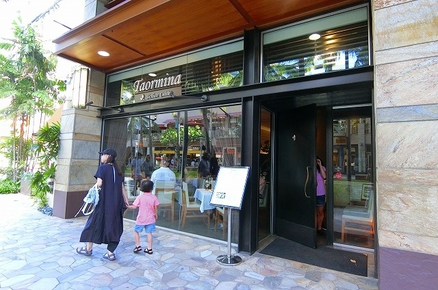 ホテルから歩いてすぐのところに在る