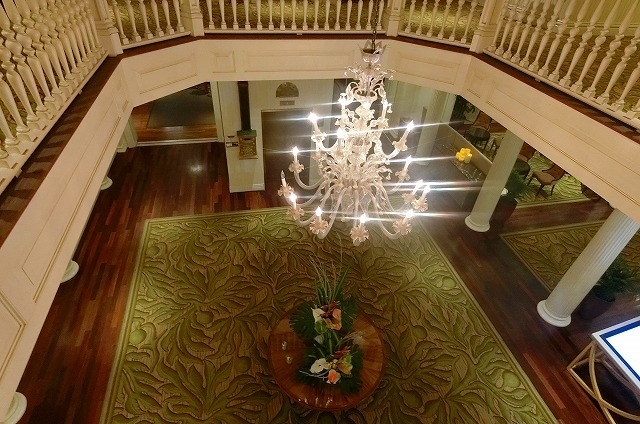 やっぱりこのホテルは落ち着いていて上品で<br /><br />いいですね！<br /><br />展示物（昔のサーフボード等）を見ながら