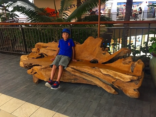 巨大な木の椅子だね(@_@)<br /><br />