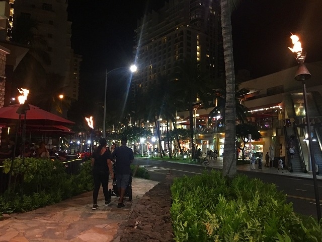 ウインドウショッピング＆散歩しながらホテルに戻って来ました。<br /><br />明日は帰国、<br /><br />夜はスーツケースと格闘する私でした～(笑)<br /><br />