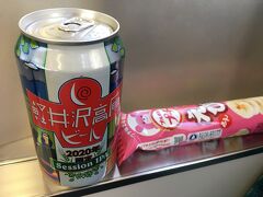 自分は渋川駅に戻る電車に乗りました。渋川駅で吾妻線に乗り換えて長野原草津口駅で運転停車中に2缶目を購入。