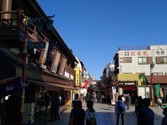 さてと、参道覗いてみましょうか。
初もうではここに行列できるのでしょうね。
今年はどうだったのかなぁ。