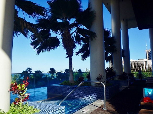 このプールは朝６：００から夜１０：００までやっているので<br /><br />早朝はお勧めですよ(^^♪