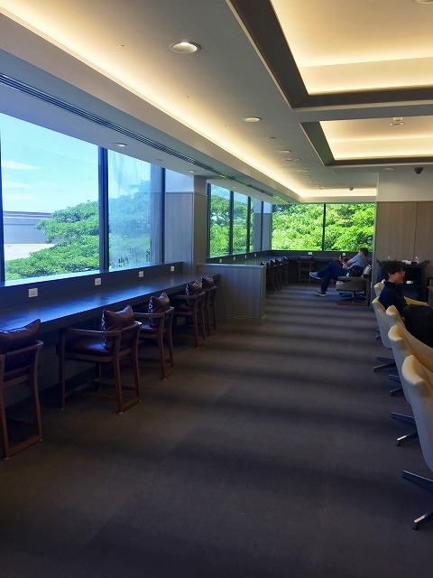 入国審査を終えてJALのラウンジで<br />ランチです♪