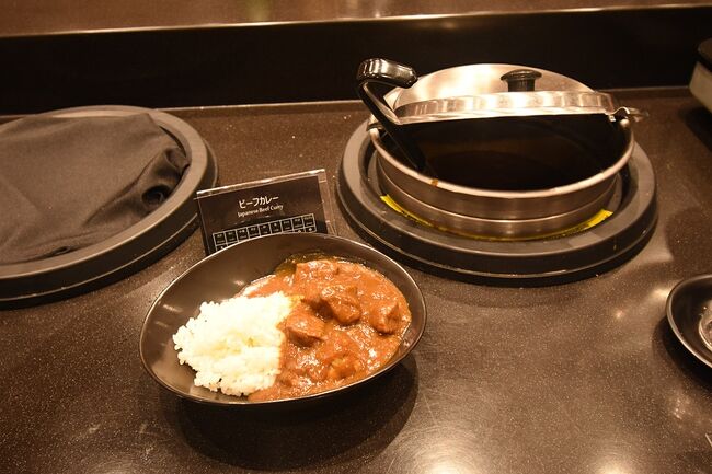 お馴染のカレーもありましたよ(*^^)v<br /><br />他にもフルーツやパイナップルケーキ等<br /><br />美味しくいただきました～(^^)