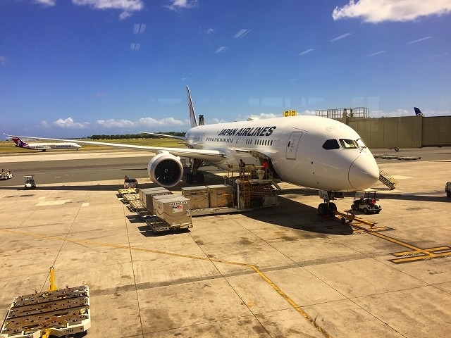私も搭乗時間になり機内へ。<br /><br />ラッキーなことに隣の席が空席だったので<br />ゆったりと座って<br />帰って来ることができました(^^♪<br /><br />以上<br /><br />目いっぱい楽しんだ一週間のハワイ旅行。<br /><br />今度はいつ行けるのかな～？？