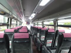 　帰路の９時43分発のバスは、京急バスの担当でした。往路の京成にはトイレがあったのに、こちらにはナシ。トイレ行っておいてよかったぁ…