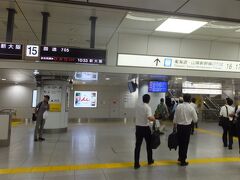 東京駅、新幹線のホームに向かいます。
