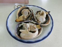 師崎港へ移動
お店で海鮮が食べられるようだったので大あさりを注文。おいしい～