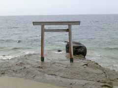 つぶて浦
海に建てられた鳥居って神々しいですね。
ＳＵＰをしている人が多く私も挑戦してみたかったです。