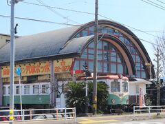 中津市内、なぜかレトロな電車が飾られたりしてます
民宿・レストランとのこと