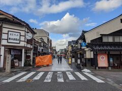 食後はホテルをチェックアウトして輪島朝市へ。
風が強く、かなり寒いです。