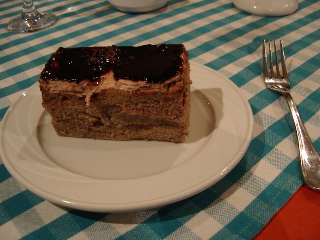 結構、大きなチョコレートケーキでした。お腹の事はさておき出されたものは完食♪