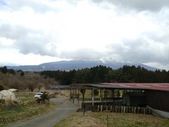 こんな感じで目の前は富士山！！あいにく雲がかかっております。。