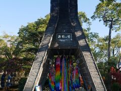 平和記念像の横には折鶴の塔。
こコロナ禍の今では折鶴はささげられている。