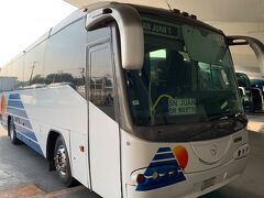出発バスターミナルは北バスターミナルから私たちはピラミッドと太陽が描かれたAutobuses Teotihuacanバスを利用　往復料金にて1人104ペソ(約610円)