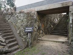 ●田辺城水門＠錦水公園

昔、このすぐそばに、田辺城があったそうです。
1870年に廃城になり、今はもうないですが、水門だけが残っています。