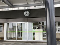 とりあえず、午前中に滝川駅に到着です。
ここからは、バスで乗り継ぐのです。
列車のルートもあるのですが、限りなく便が少ない。