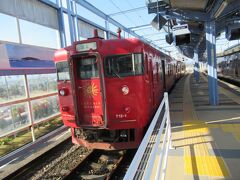 慌てて宮崎空港駅に戻って赤い電車に乗車。一本乗り過ごすとこの先の行程が致命的に影響があるので乗りそびれるわけには行きません