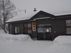 　比布駅の駅舎