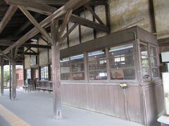嘉例川駅。肥薩線では古い木造駅舎で有名な駅です。