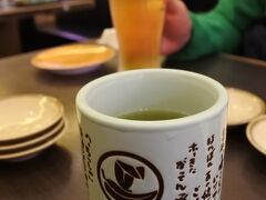 早めの夕食は、三井アウトレットパーク木更津内にある「函太郎」
北海道旅行の帰り、新千歳空港で食べたら美味しかったのよね～♪

制限時間１時間も無いので、急いで急いで！
旦那さんは早くもビールを・・・