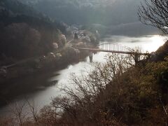 月ヶ瀬橋。その向こうに広がるのは月ヶ瀬湖。