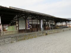長野電鉄屋代線が廃線となったが、大正11年開業当時の駅舎は残っています。